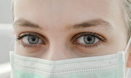 Yeux Femme avec Masque